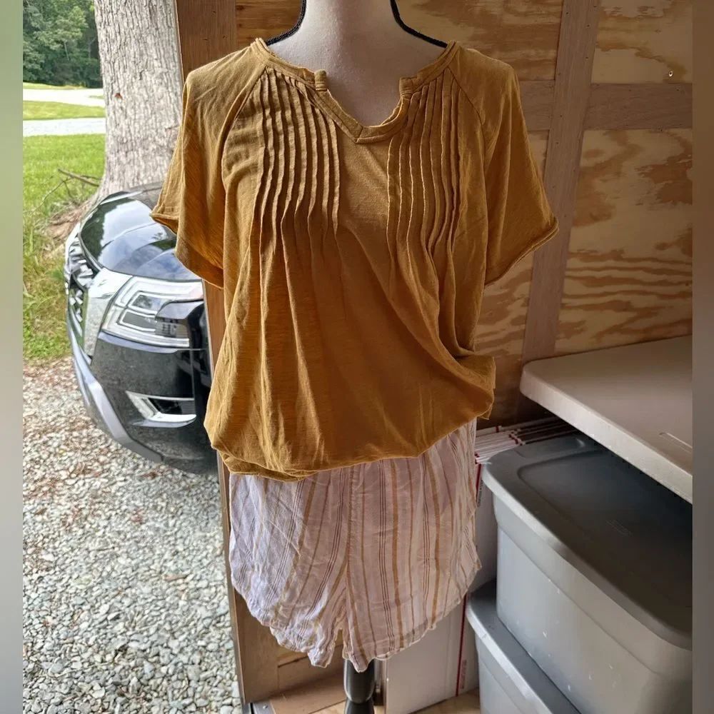 Wonderly Top an Shorts